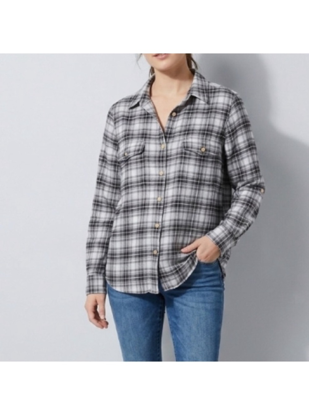 Aritzia Group by Babaton Plaid Flannel Button Down Size Medium Grey White